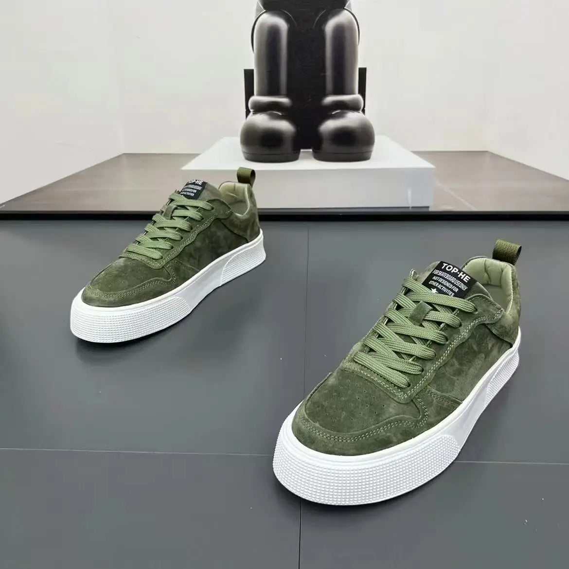 Men's shoes 2025 leather face fashionable and versatile trend casual board shoes soft soled low top shoes for men
