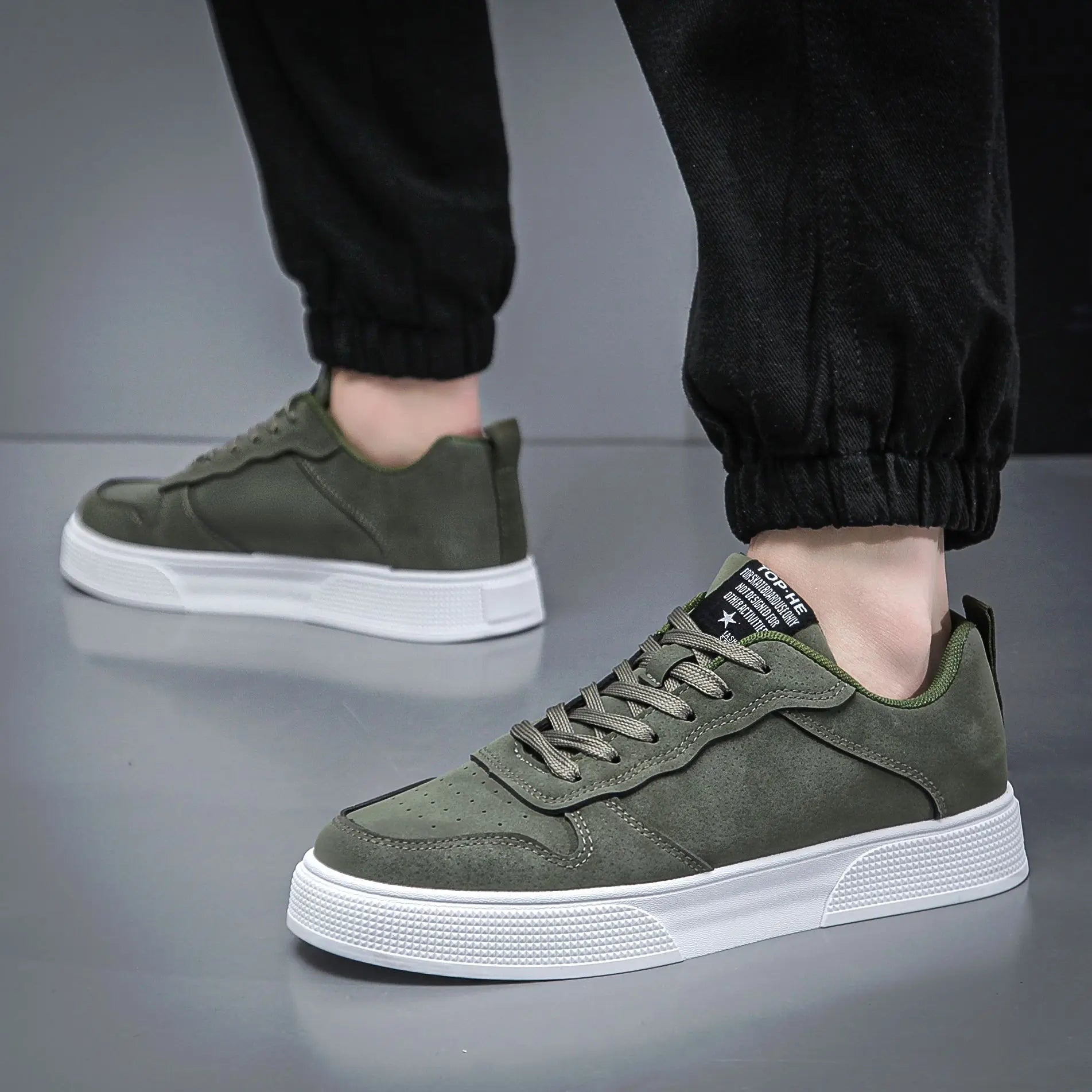 Men's shoes 2025 leather face fashionable and versatile trend casual board shoes soft soled low top shoes for men
