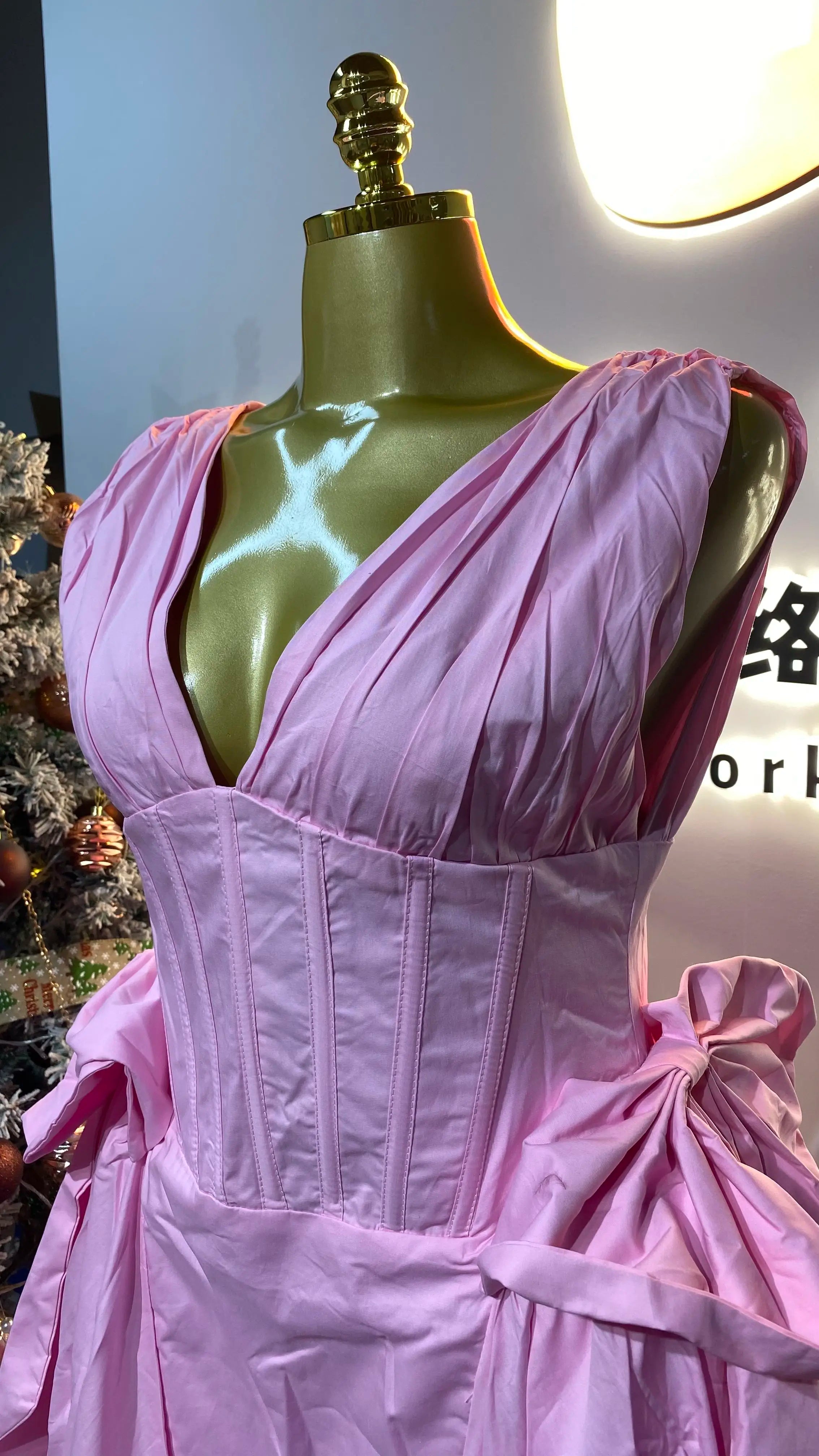 New Spring/Summer Party Dress for Women: Elegant V-neck Sleeveless High-waisted Slim Fit Pleated Trim Casual-GZXX664