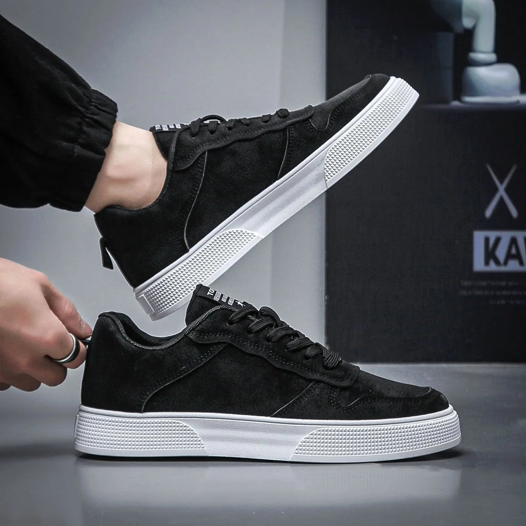 Men's shoes 2025 leather face fashionable and versatile trend casual board shoes soft soled low top shoes for men