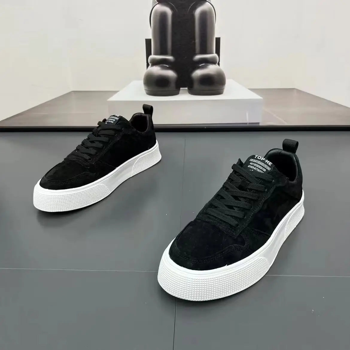 Men's shoes 2025 leather face fashionable and versatile trend casual board shoes soft soled low top shoes for men