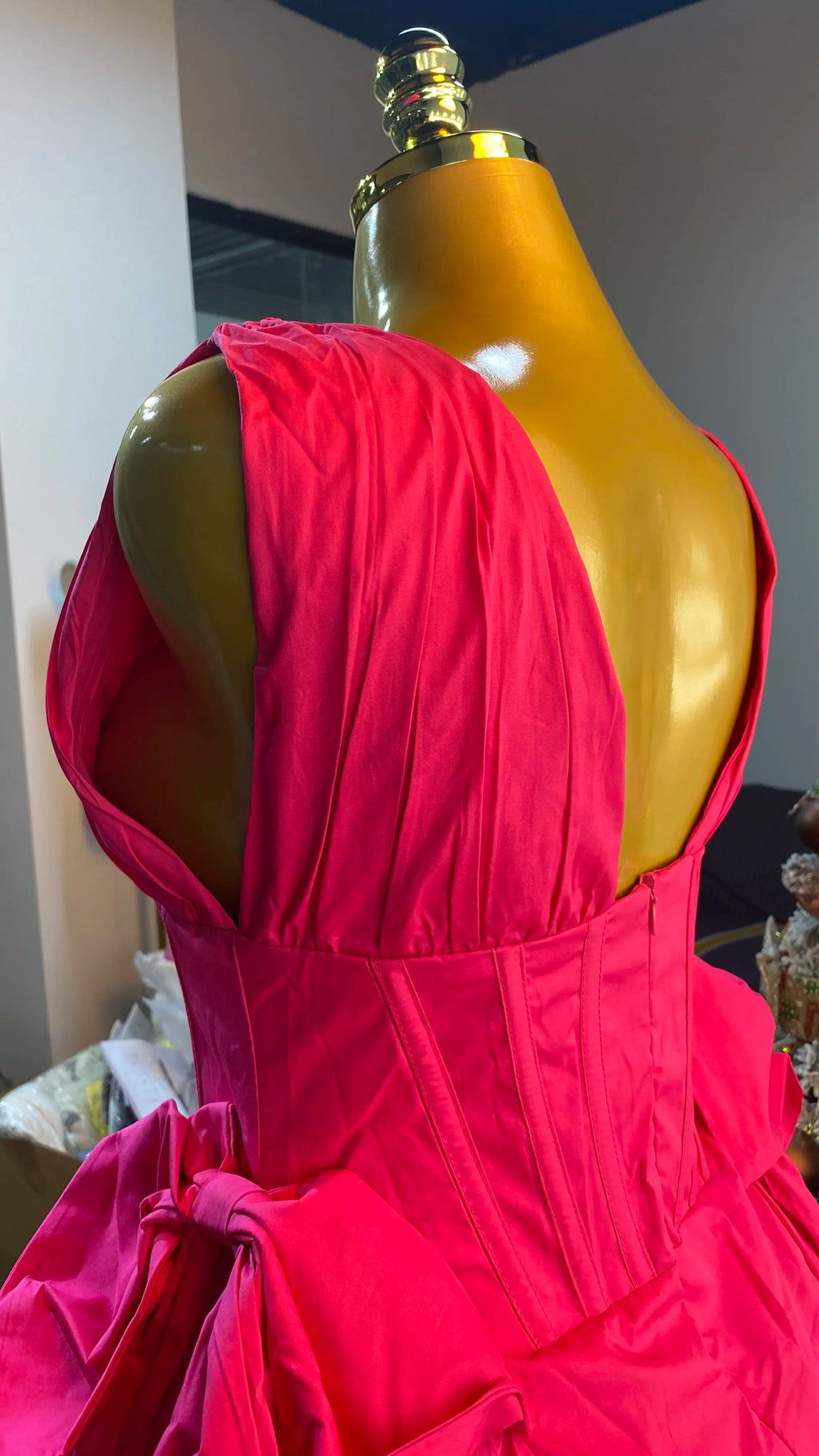 New Spring/Summer Party Dress for Women: Elegant V-neck Sleeveless High-waisted Slim Fit Pleated Trim Casual-GZXX664