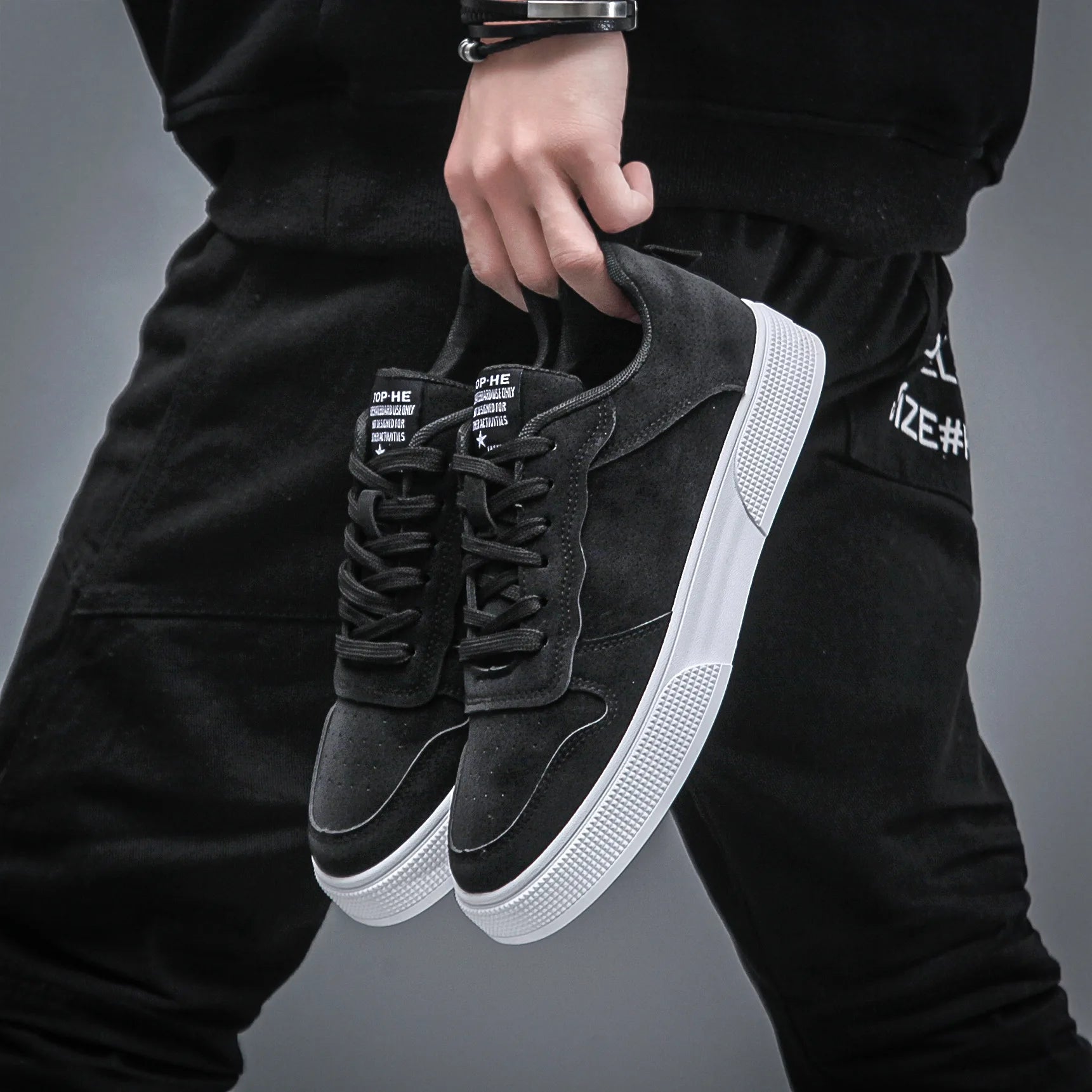 Men's shoes 2025 leather face fashionable and versatile trend casual board shoes soft soled low top shoes for men