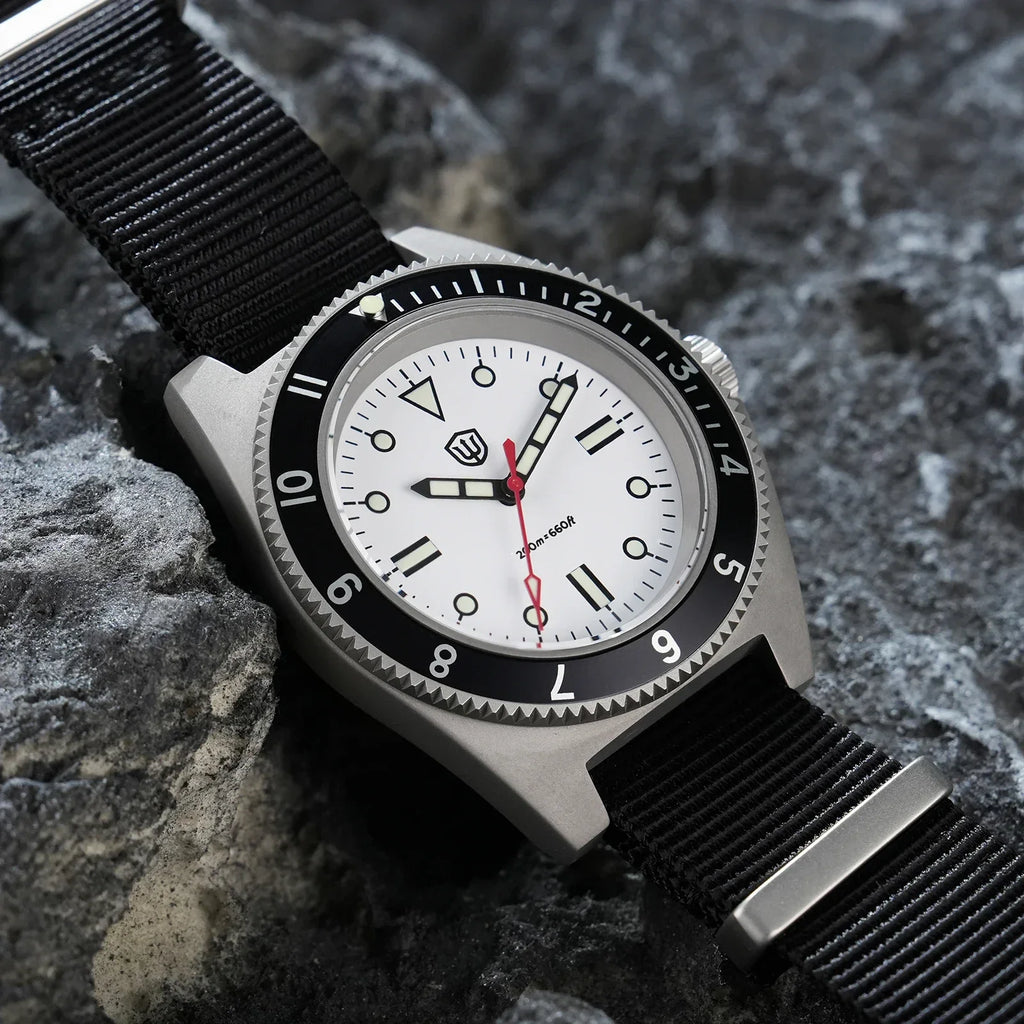 Watchdives WD1972 Quartz Watch VH31 Sweep Seconds Movement Sapphire Crystal BGW9 Luminous 20Bar Waterproof Vintage Men Watches