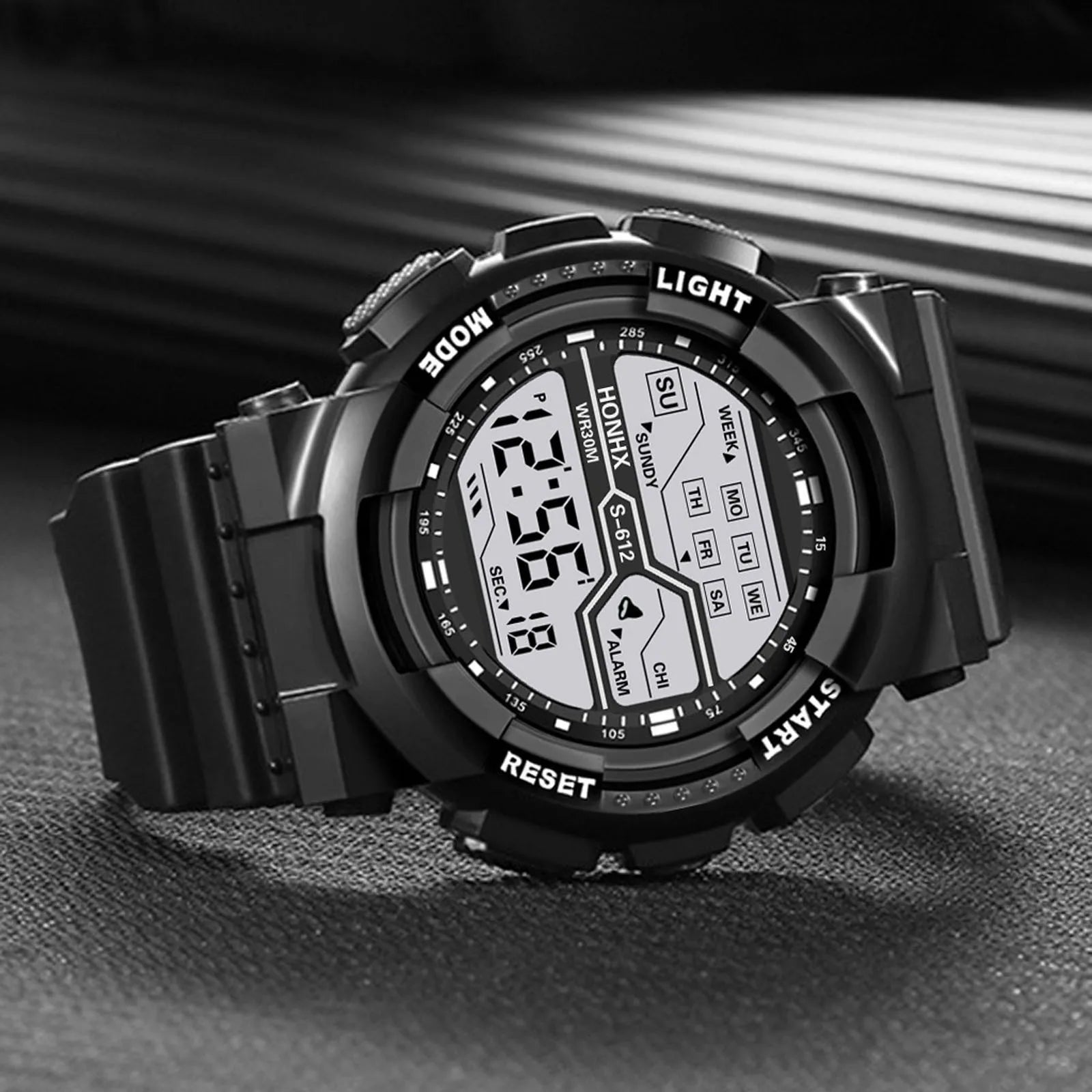 A Variety Of Styles Of Cool Sports Electronic Watches With Four Buttons