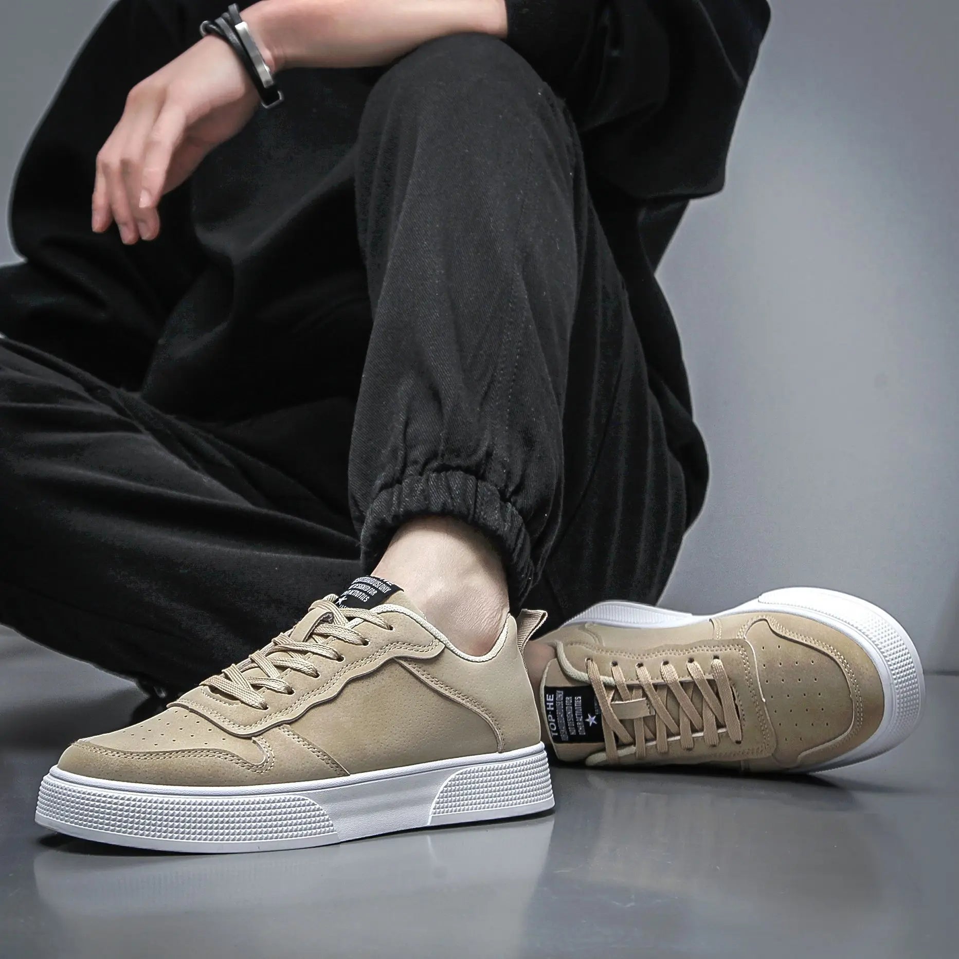 Men's shoes 2025 leather face fashionable and versatile trend casual board shoes soft soled low top shoes for men