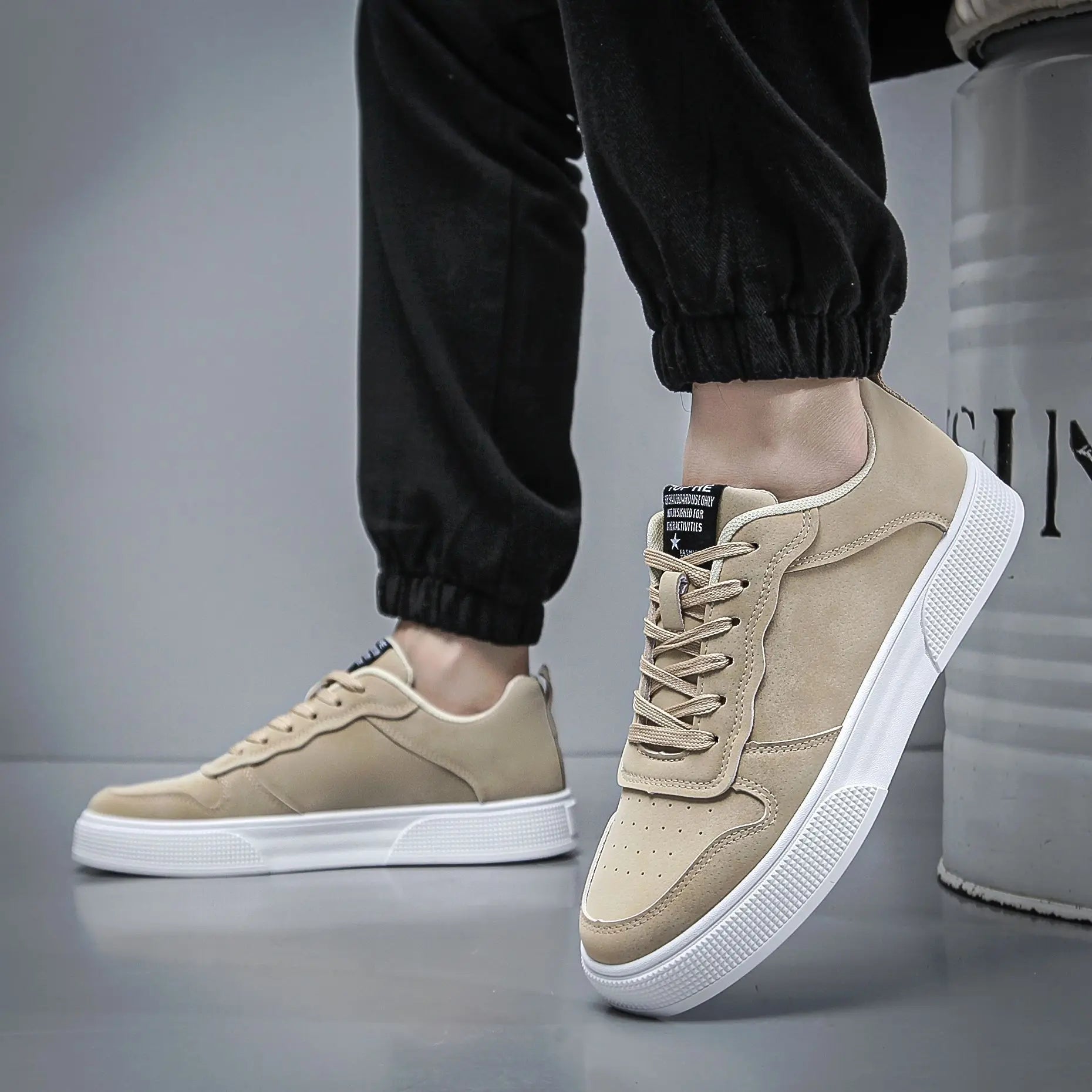Men's shoes 2025 leather face fashionable and versatile trend casual board shoes soft soled low top shoes for men