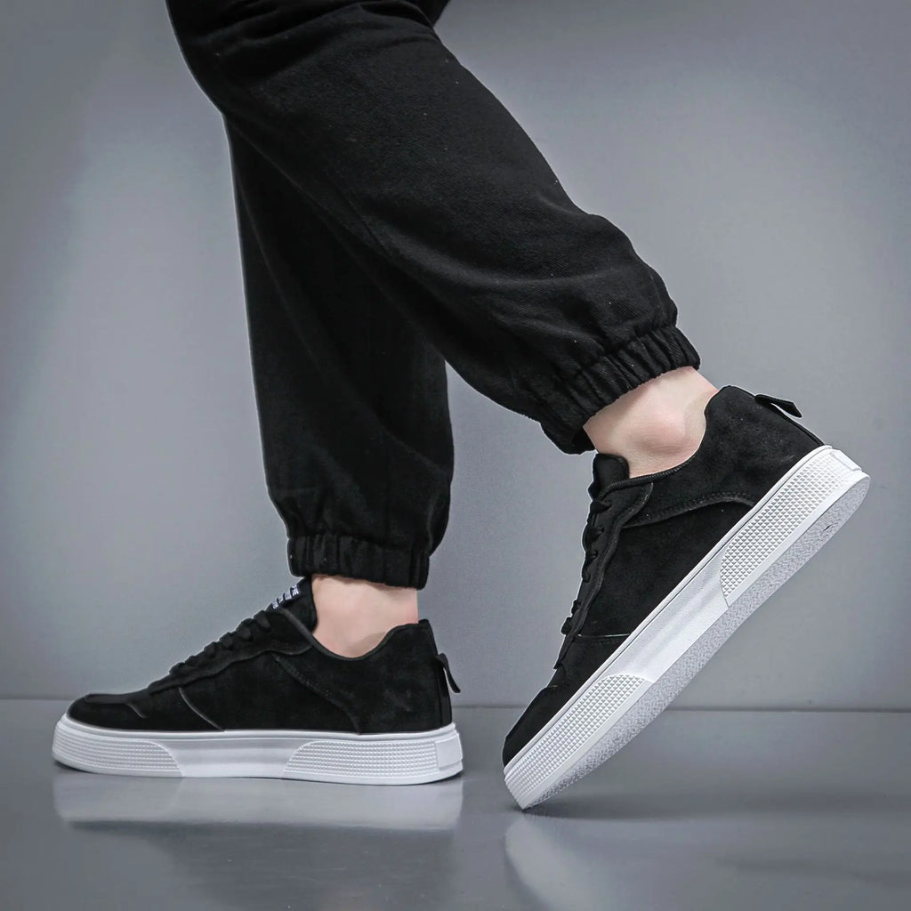 Men's shoes 2025 leather face fashionable and versatile trend casual board shoes soft soled low top shoes for men