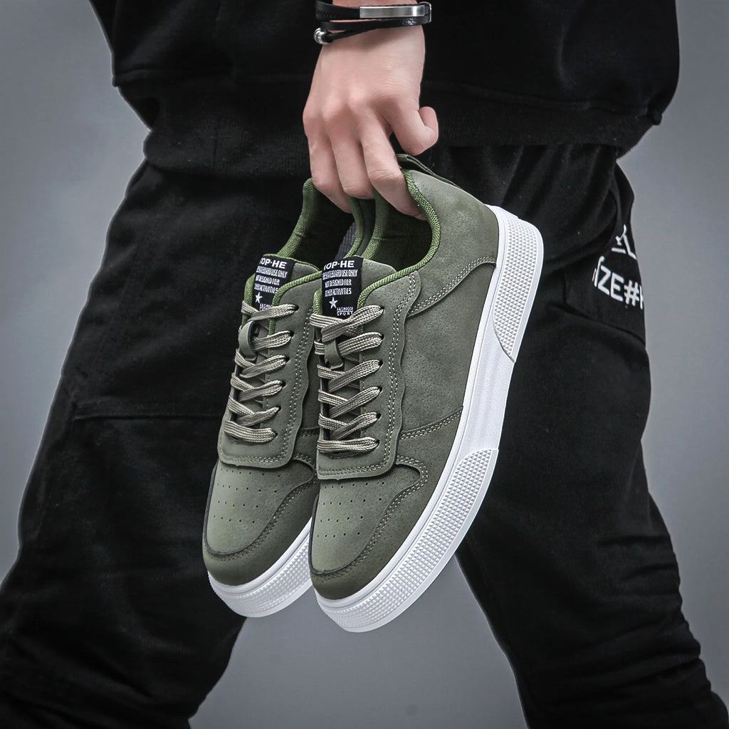 Men's shoes 2025 leather face fashionable and versatile trend casual board shoes soft soled low top shoes for men