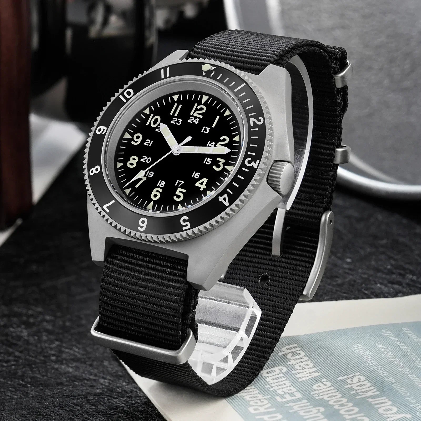 Watchdives WD1972 Quartz Watch VH31 Sweep Seconds Movement Sapphire Crystal BGW9 Luminous 20Bar Waterproof Vintage Men Watches