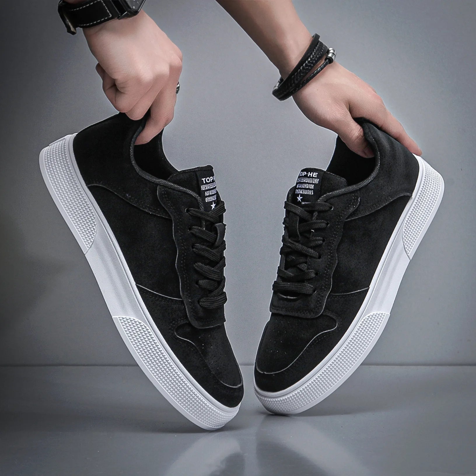 Men's shoes 2025 leather face fashionable and versatile trend casual board shoes soft soled low top shoes for men
