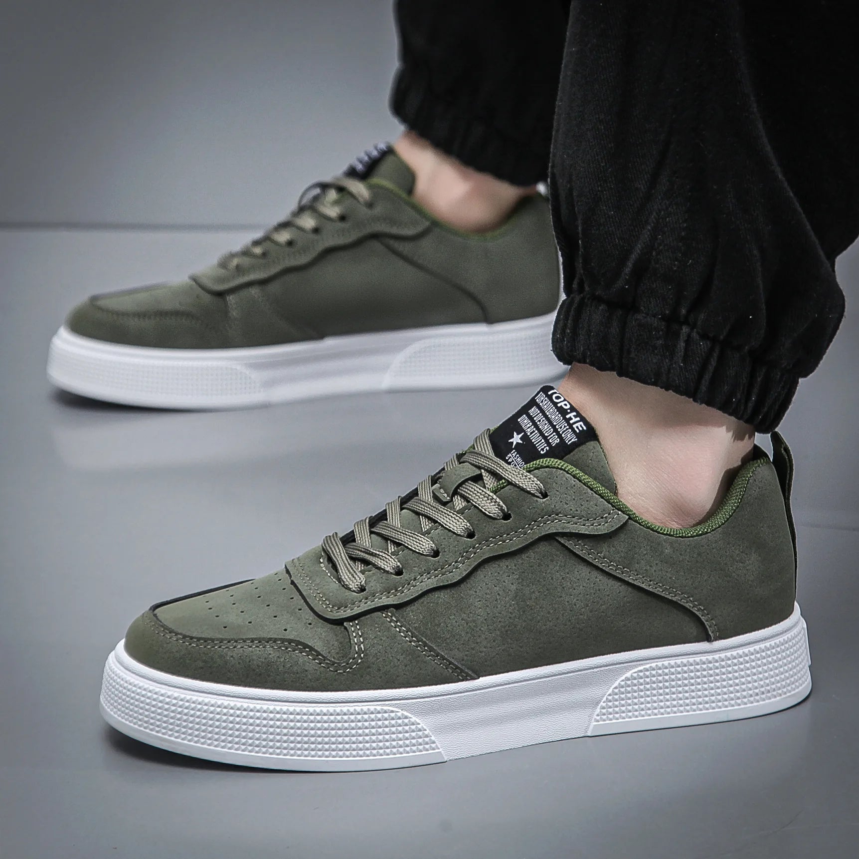 Men's shoes 2025 leather face fashionable and versatile trend casual board shoes soft soled low top shoes for men